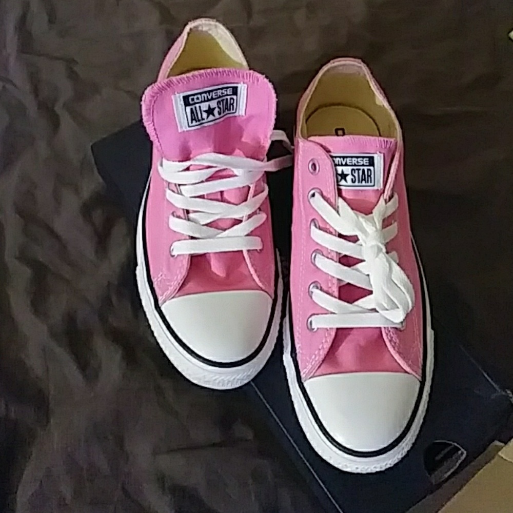 Womens pink Converse low tops